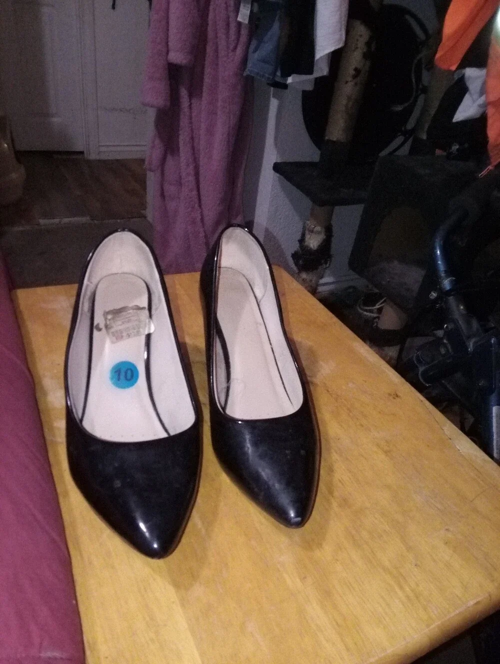Black Women's Pointed-Toe Pumps - Classic Everyday Heels